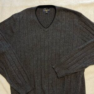 100% Cashmere Men’s pullover sweater Dark Grey with a V neck